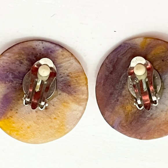 CELLULOID CARVED EARRINGS, ASIAN HAT SHAPED CLIP-ON, VERY SHINY COLORFUL DAINTY - Picture 5 of 6